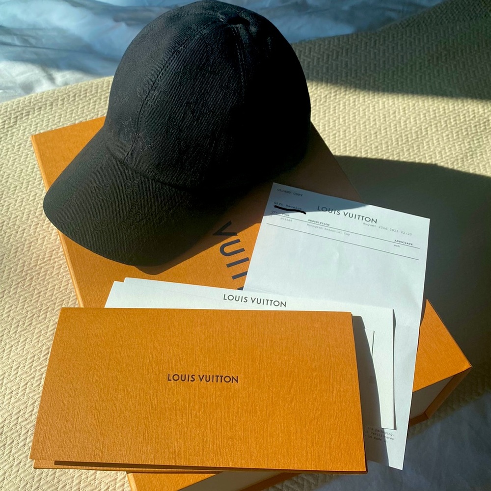 SOLD Louis Vuitton Monogram Essential Cap NWT